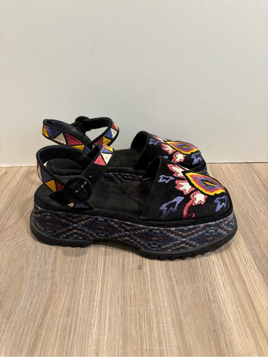 FARM Rio Shoes - Farm Rio Black Closed Toe Platform Sandals Boho Artsy Embroidered Chunky Size 7